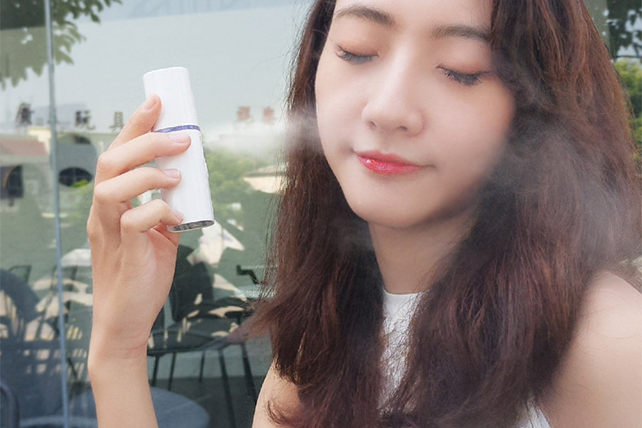 may-phun-suong-nano-cam-tay-1.jpg