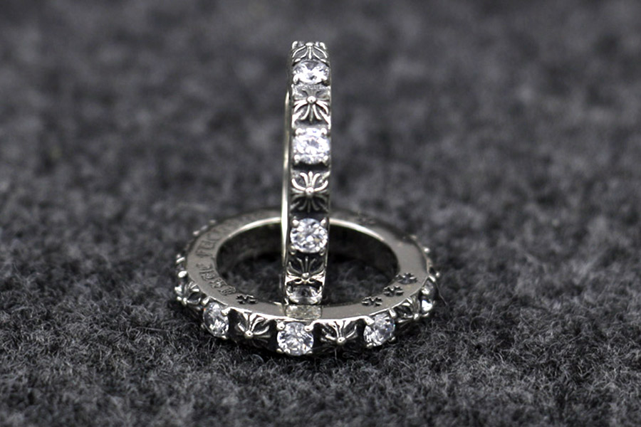 nhan-chome-heart-diamond-cross-4.jpg