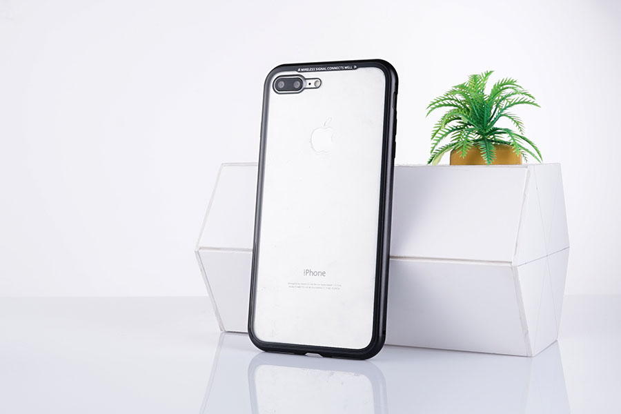 op_lug_imagnet_iphone7_plus_den_m1.jpg